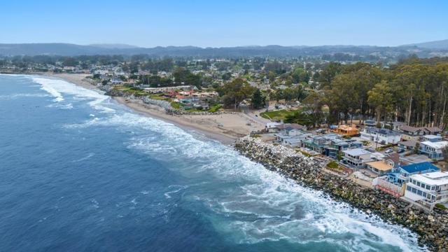 22818 E Cliff Drive, Santa Cruz CA: https://media.crmls.org/mediaz/b6ad6e97-3fec-4412-9528-31f432b3ea59.jpg