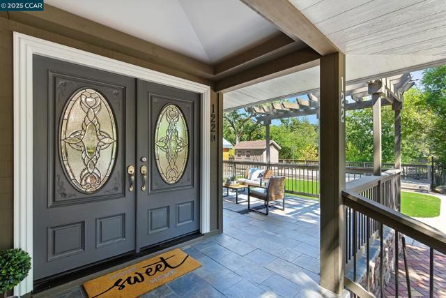 122 Stein Way, Orinda CA: https://media.crmls.org/mediaz/b6ae0850-c7ce-4284-b347-1c7283863a46.jpg
