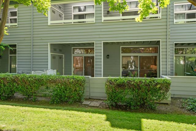 1648 Parkview Green Circle, San Jose CA: https://media.crmls.org/mediaz/b6ae40b4-5428-4a68-96e0-a5734fa50de5.jpg