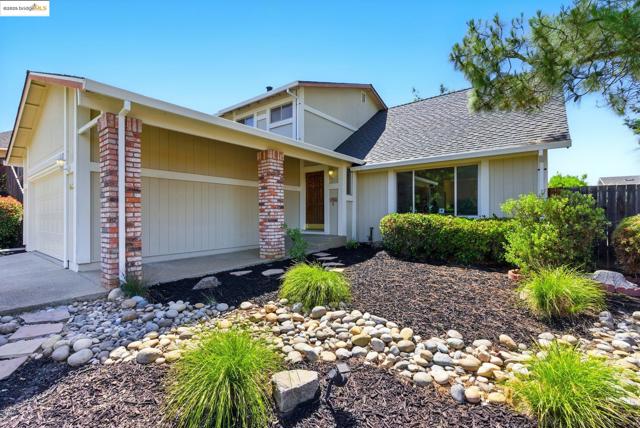 640 Mt Duncan, Clayton CA: https://media.crmls.org/mediaz/b6ae7eb9-6606-40b2-953a-02cb7905c20d.jpg