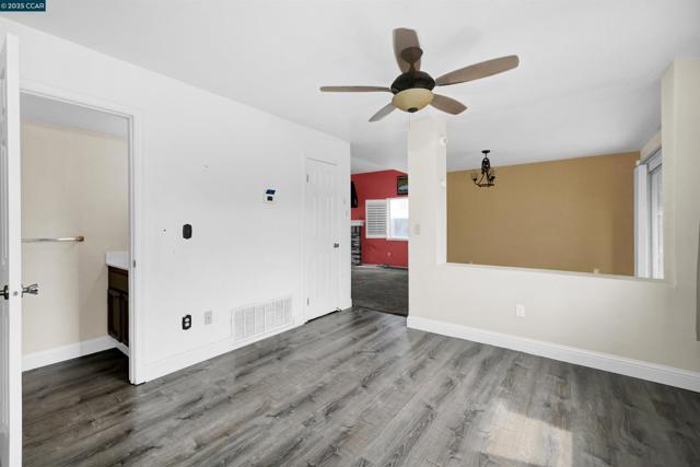 1974 Paradise Valley Ct, Tracy CA: https://media.crmls.org/mediaz/b6af3c34-072a-4607-8337-e2fd109e06d4.jpg