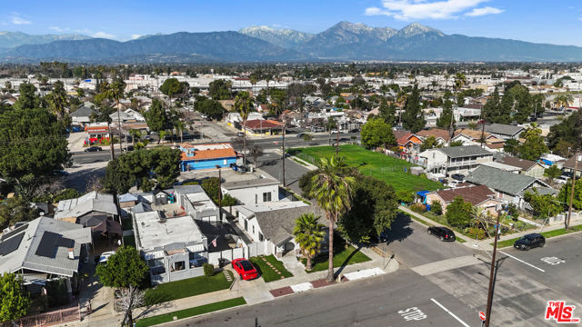 891 E 6th Street, Pomona CA: https://media.crmls.org/mediaz/b6afac5a-ad85-409a-be3d-467299c95533.jpg