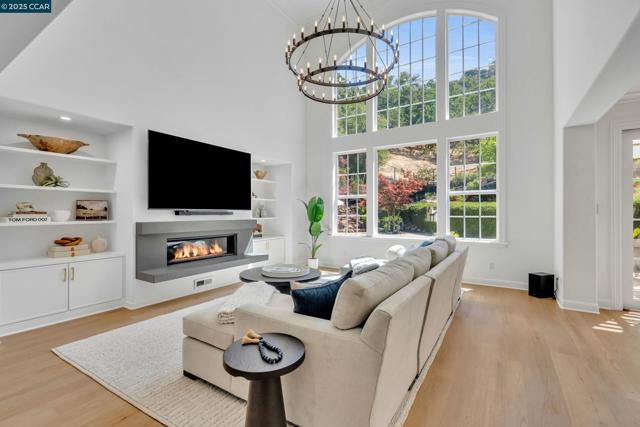 529 Justin Morgan Dr, Alamo CA: https://media.crmls.org/mediaz/b6afb746-e275-42ed-9c74-63cdaec4daf1.jpg