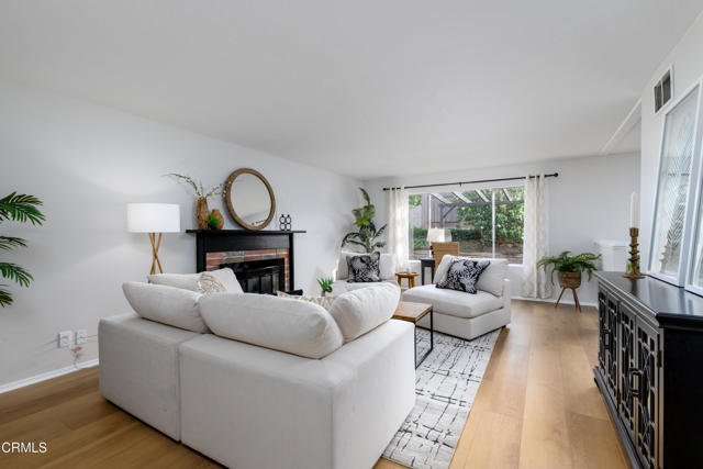 Detail Gallery Image 2 of 35 For 1874 Munson St, Camarillo,  CA 93010 - 4 Beds | 3 Baths