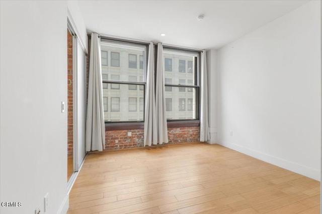460 S Spring Street, Los Angeles CA: https://media.crmls.org/mediaz/b6b09783-8fb0-41d7-a0fc-ffcc685e711d.jpg