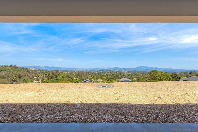 1648 Calle Catalina, Escondido CA: https://media.crmls.org/mediaz/b6b0b12a-ce19-4fad-9d0a-d2c2a11c28c0.jpg
