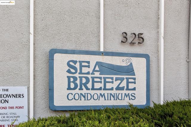 325 Kitty Hawk Rd, Alameda CA: https://media.crmls.org/mediaz/b6b15af1-b58b-46b2-9479-27cec645cb6e.jpg