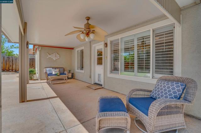 380 Claremont Dr, Brentwood CA: https://media.crmls.org/mediaz/b6b17ef8-a6b5-4415-9840-bfd51c1d8154.jpg