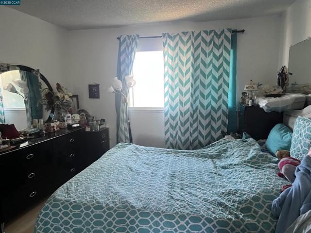 112 Westgate Cir, San Pablo CA: https://media.crmls.org/mediaz/b6b1a9ff-0357-4c42-80fc-cfe16170235f.jpg