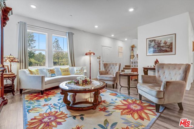513 Heritage Parkway, Fillmore CA: https://media.crmls.org/mediaz/b6b1ebea-c4fd-46dd-9ee2-0dd4a348e682.jpg