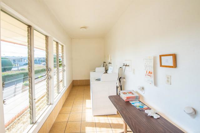 1010 Bobier Dr E, Vista CA: https://media.crmls.org/mediaz/b6b25b8c-caa8-422c-b3cb-e4e9d160bffa.jpg