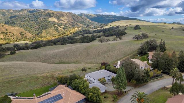16280 Oak Canyon Drive, Morgan Hill CA: https://media.crmls.org/mediaz/b6b286e2-093b-4605-a9a3-e6ac57d19800.jpg