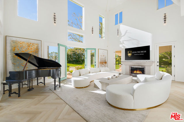 10502 Yellow Hill Road, Malibu CA: https://media.crmls.org/mediaz/b6b3ee26-3514-4602-a662-a5ca21b5ba18.jpg