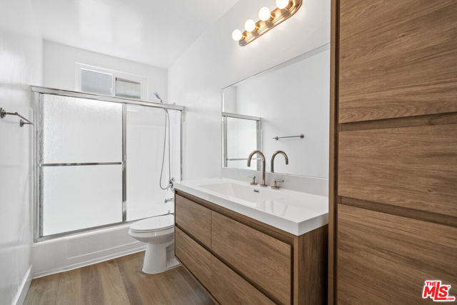 340 N Palm Drive, Beverly Hills CA: https://media.crmls.org/mediaz/b6b40194-1d42-4285-966b-80d56735ee70.jpg