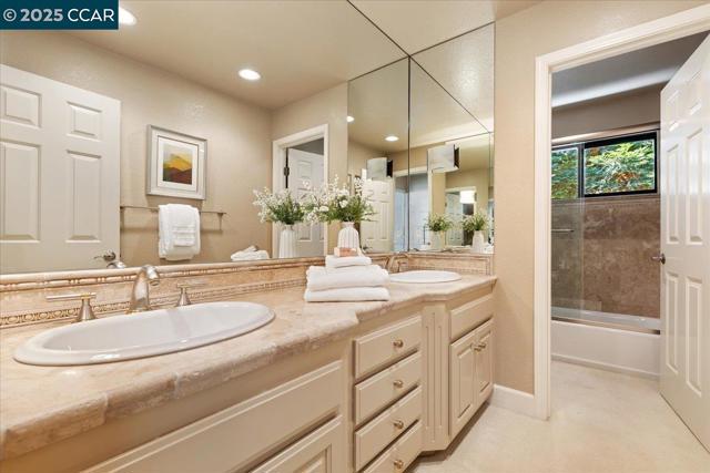 4101 Fox Creek Ct, Danville CA: https://media.crmls.org/mediaz/b6b48d1e-7e1f-49e8-9807-7daa4c46f5fc.jpg