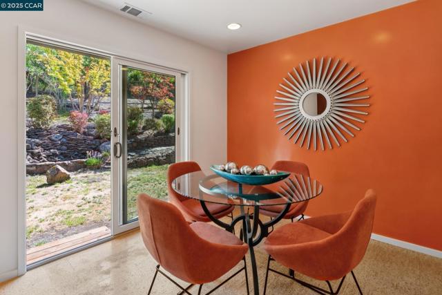 127 Devin Dr, Moraga CA: https://media.crmls.org/mediaz/b6b4fa32-ea81-42e3-8f15-e924c0e65d07.jpg