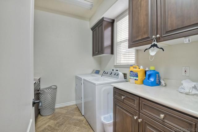 Image 30 of 48 For 993 Hawthorne Creek Dr