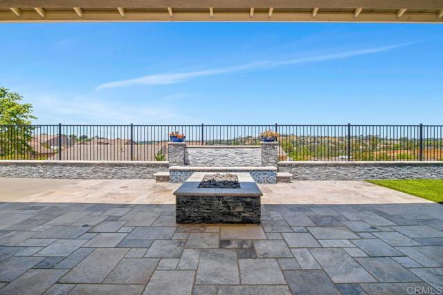Detail Gallery Image 34 of 46 For 1733 Lemonadeberry Ln, Vista,  CA 92084 - 5 Beds | 3/1 Baths