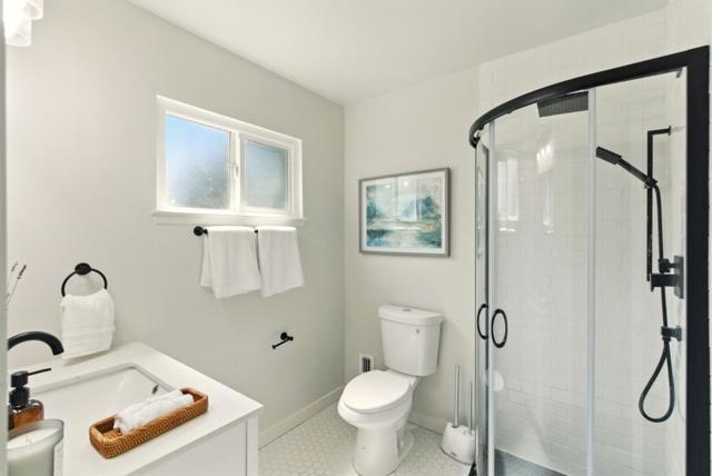 640 Heather Court, Pacifica CA: https://media.crmls.org/mediaz/b6b59a1d-3000-49bf-92e6-8263d1b6e333.jpg