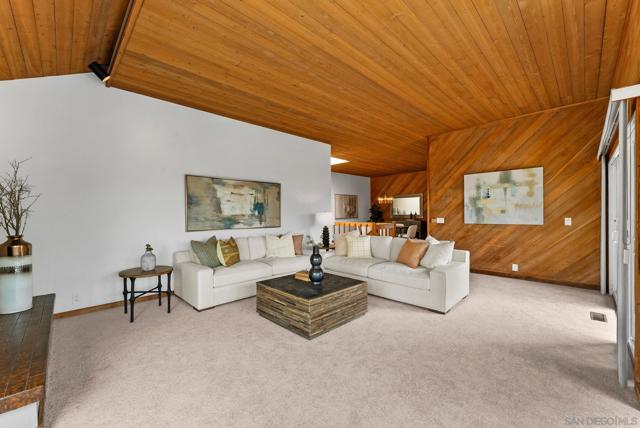 315 Colima Court, La Jolla CA: https://media.crmls.org/mediaz/b6b5abd5-d238-464b-a9a9-3aa9db564162.jpg