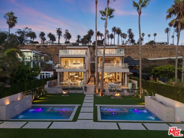 938 -940 Palisades Beach Road, Santa Monica CA: https://media.crmls.org/mediaz/b6b63493-1c1d-456e-bc97-af701aa5b896.jpg