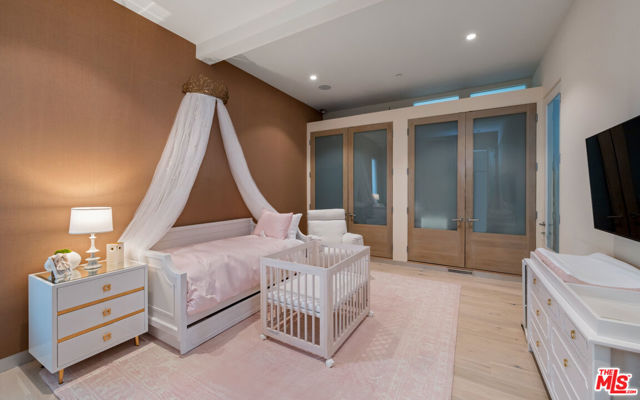 9353 Nightingale Drive, Los Angeles CA: https://media.crmls.org/mediaz/b6b68379-3189-4aa2-b64f-2c3380a90468.jpg