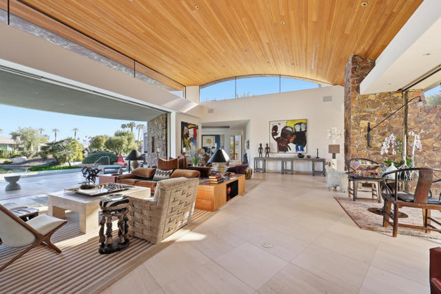 102 Waterford Circle, Rancho Mirage CA: https://media.crmls.org/mediaz/b6b6f3e6-6d19-4e87-9f36-33c0fb7a919b.jpg