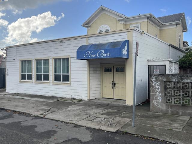 1011 E 11Th St, Oakland CA: https://media.crmls.org/mediaz/b6b76c08-b7d4-4005-986f-3160e7ca1265.jpg