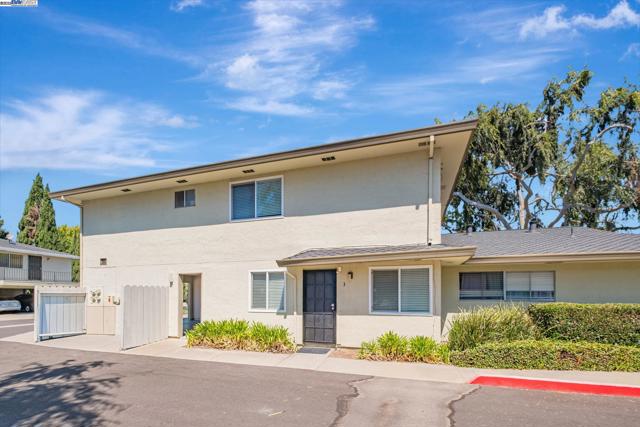 2141 Swan Ct, Union City CA: https://media.crmls.org/mediaz/b6b7cc1e-04be-4a3a-8fa5-f0105de1a326.jpg