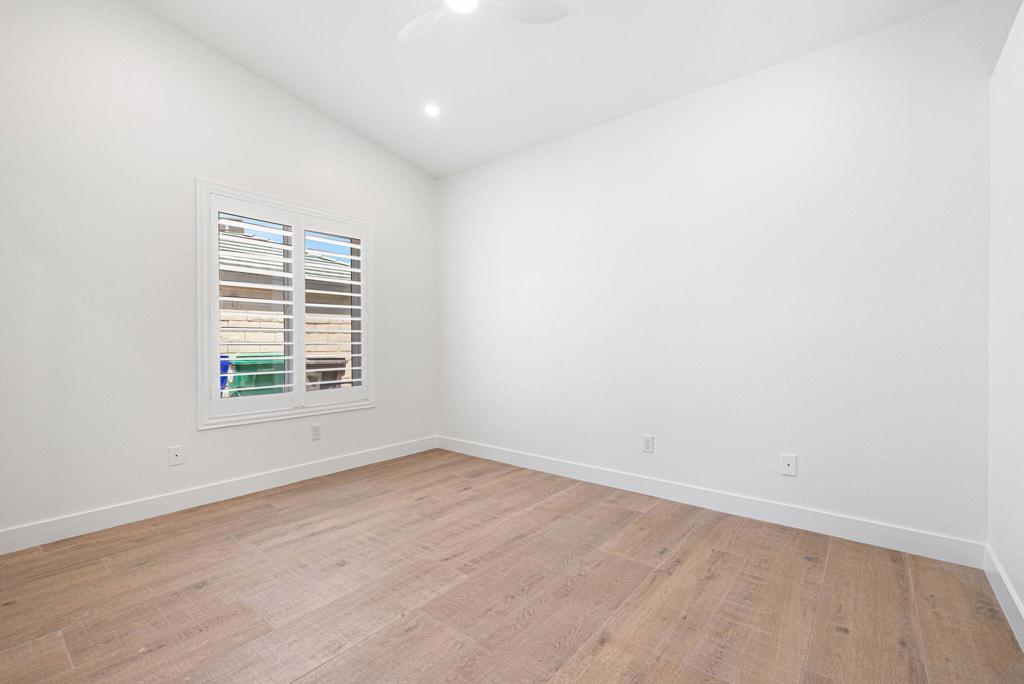 https://media.crmls.org/mediaz/b6b83863-d121-41d0-a242-661233d198d1.jpg?preset=X-Large