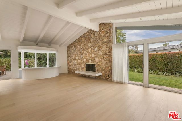 650 N Tigertail Road, Los Angeles CA: https://media.crmls.org/mediaz/b6b87cb9-7a7c-4b5e-8be7-e891babba335.jpg