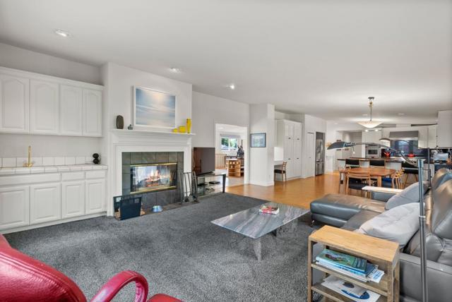 3920 Lakemead Way, Redwood City CA: https://media.crmls.org/mediaz/b6b91124-1d76-4d96-a129-6c0ef16cc08e.jpg
