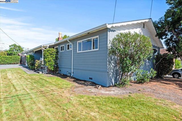 4105 Heyer Ave, Castro Valley CA: https://media.crmls.org/mediaz/b6b9c897-99f6-4c1b-b632-b4a7ab467b6c.jpg
