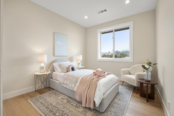 575 Seymour Street, Half Moon Bay CA: https://media.crmls.org/mediaz/b6ba1642-a20f-402f-be84-c6fcfb4bb887.jpg
