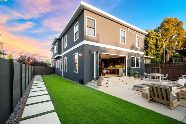5229 Miles Ave, Oakland CA: https://media.crmls.org/mediaz/b6baab8e-173f-443a-8d25-60150cff7ef1.jpg