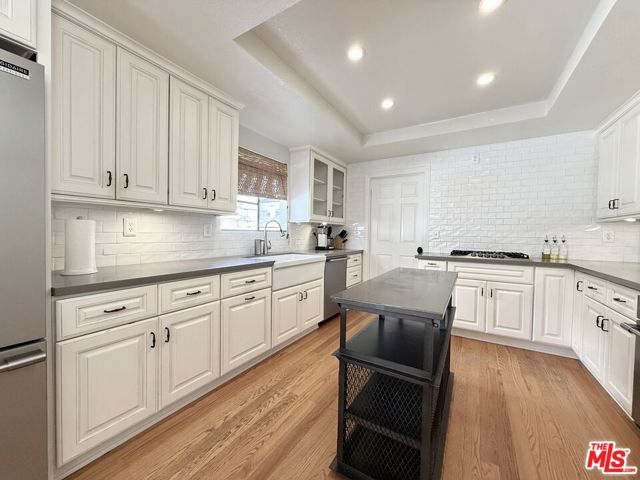 2008 Belmont Lane, Redondo Beach CA: https://media.crmls.org/mediaz/b6baf0f1-98e9-4b03-a1ff-f74e0283c4ce.jpg