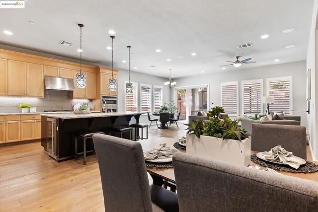 1627 Healing Rock Ct, Brentwood CA: https://media.crmls.org/mediaz/b6bb3afa-1d63-4c05-8207-79b735270783.jpg