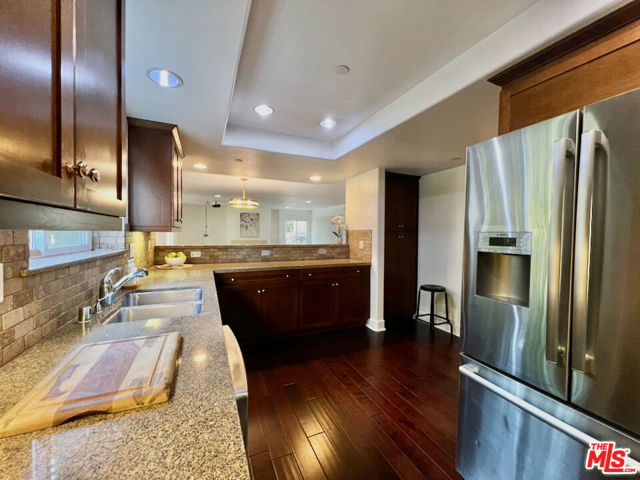 7249 Franklin Avenue, Los Angeles CA: https://media.crmls.org/mediaz/b6bb3c63-2a7c-493e-8d2c-046e5c1ad5dc.jpg