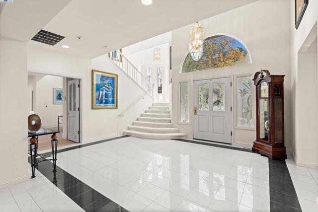 3146 Blackhawk Meadow Dr, Danville CA: https://media.crmls.org/mediaz/b6bbd7cf-582e-4407-811c-4905e35d0c41.jpg