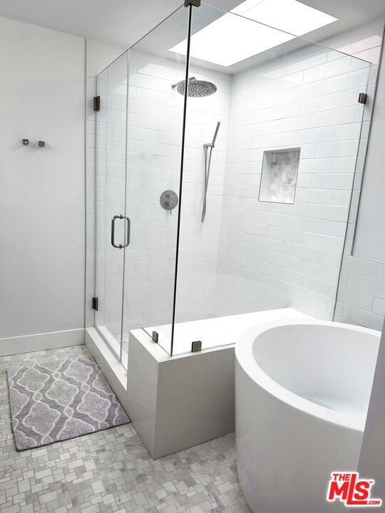 910 19th Street, Santa Monica CA: https://media.crmls.org/mediaz/b6bc2983-628e-4694-84da-1099a680c685.jpg