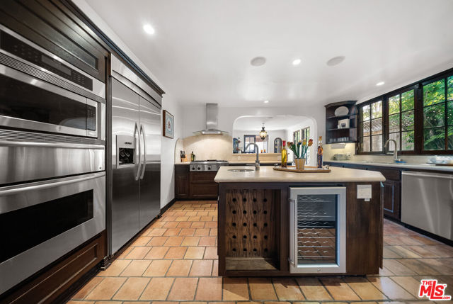 6615 Emmet Terrace, Los Angeles CA: https://media.crmls.org/mediaz/b6bc7c2e-1b4d-459a-862c-0afbcb7a0a0e.jpg