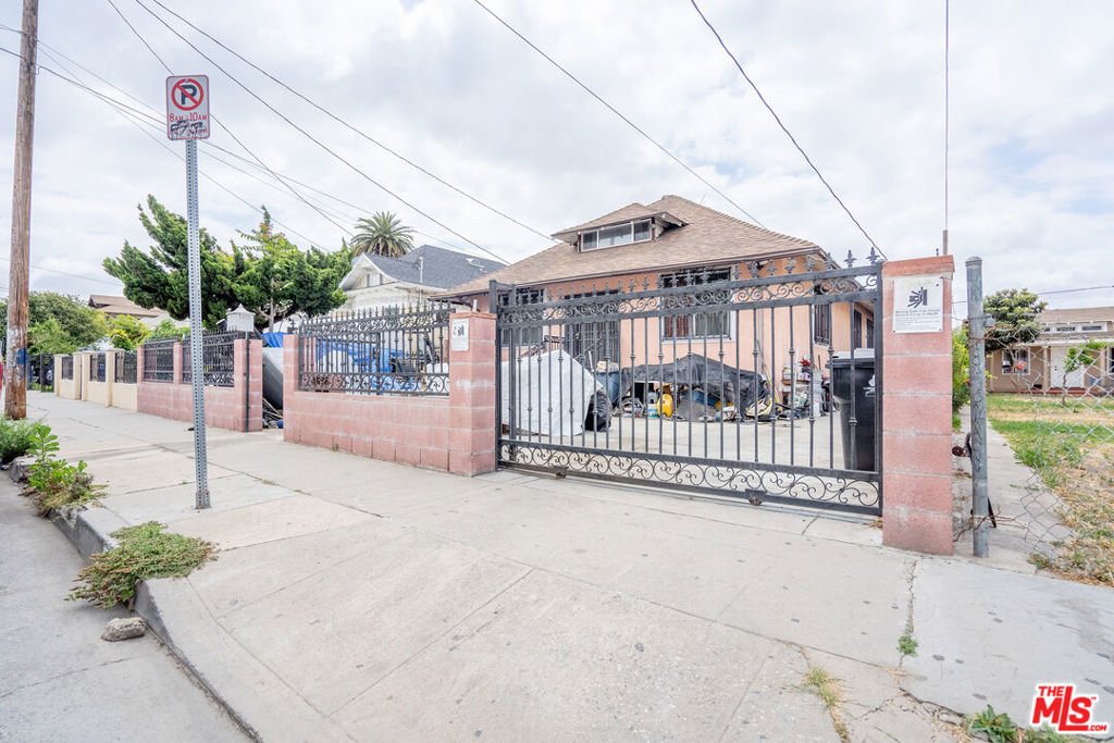 232 W 40TH Place, Los Angeles, CA 90037