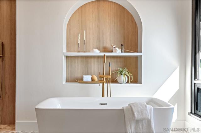 4911 Beaumont Dr, La Mesa CA: https://media.crmls.org/mediaz/b6bcf339-585f-487d-bf9d-c318d6cd6544.jpg
