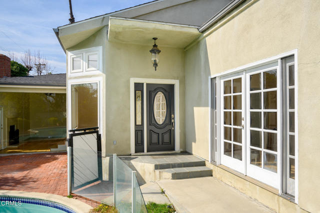 4917 Angeles Crest Highway, La Canada Flintridge CA: https://media.crmls.org/mediaz/b6bd3015-6ddd-40c8-9b7a-a417e6aaf4b3.jpg