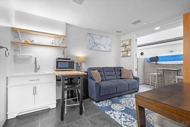 710 Verona Court, San Diego CA: https://media.crmls.org/mediaz/b6bd6156-156d-47ce-87b0-ae98ac12d52b.jpg