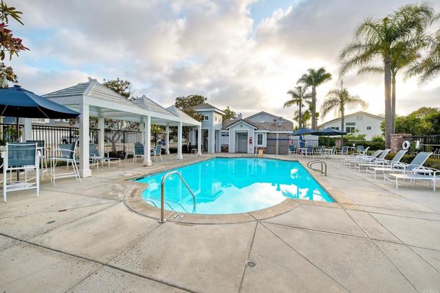 6707 Ketch Way, Carlsbad CA: https://media.crmls.org/mediaz/b6bdd29c-8e02-45ed-af21-4c2f4af7bb72.jpg