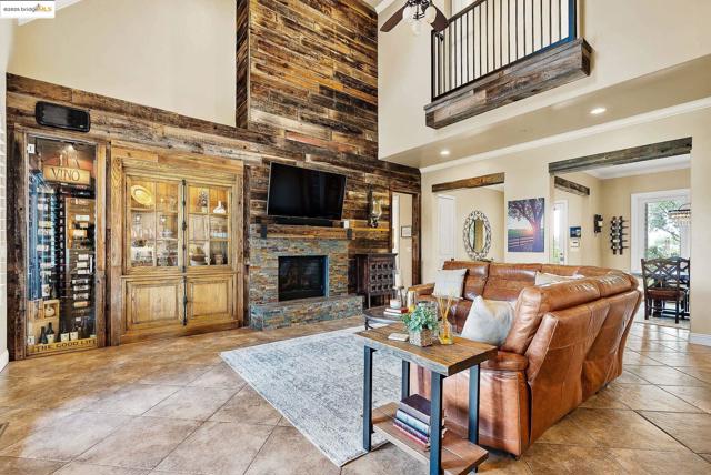 3501 Byer Road, Byron CA: https://media.crmls.org/mediaz/b6bde0ff-9d7a-43f2-a575-b36292a61d23.jpg