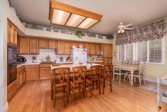 1130 Minarets Avenue, Clovis CA: https://media.crmls.org/mediaz/b6be121d-34c9-41b1-8473-03b906f4d631.jpg