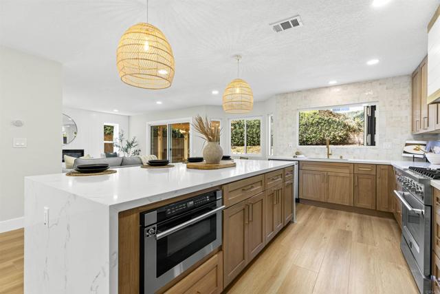 Detail Gallery Image 16 of 44 For 3936 Ambervale Ter, San Diego,  CA 92130 - 3 Beds | 2/1 Baths