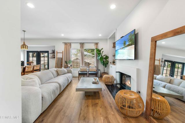 2658 Morning Grove Way, Thousand Oaks CA: https://media.crmls.org/mediaz/b6be89d0-4483-4d6c-80d7-7956b3cf82ee.jpg